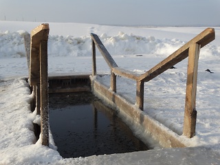 Через 3 суток отмечаем Крещение и окунаемся в купель