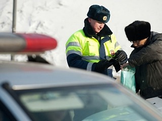 Пьяные, без водительских прав, с выездом на запрещающий сигнал светофора и полосу встречного движения