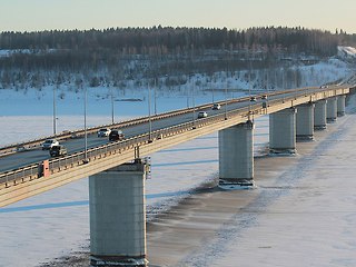 Ограничено движение по мосту через реку Чусовая