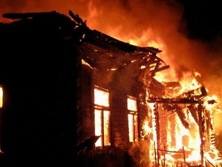 В частном доме сгорели люди