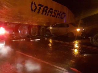 На трассе под Березниками фура перекрыла дорогу