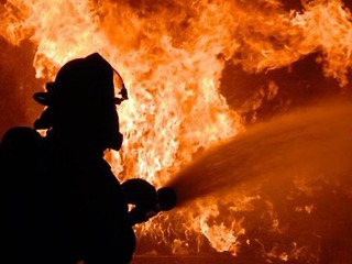 В Березниках горел склад стройматериалов