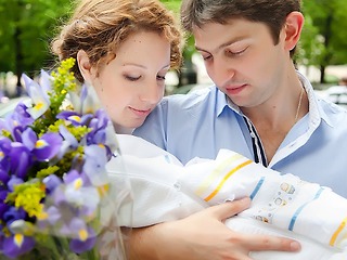 МФЦ начали прием заявлений на выплату ежемесячных пособий при рождении первенца