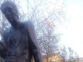 Вспомним известного поэта