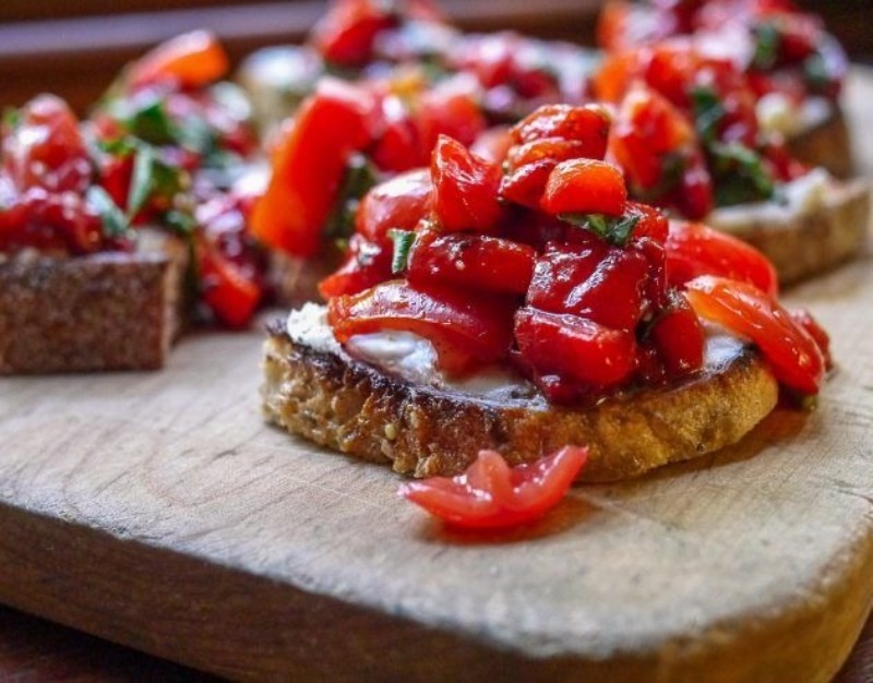 Задабриваем Металлическую Крысу: 5 продуктов, которые обязательно должны быть на праздничном столе в новогоднюю ночь