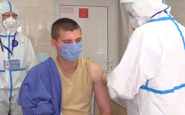 В Минздрвае заявили, что переболевшие коронавирусом люди вакцинации не подлежат