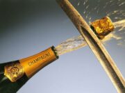 Сабраж или как открыть шампанское с помощью сабли