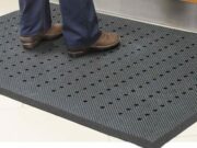 Зачем нужны грязезащитные покрытия?