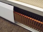 Какие преимущества у плинтусного конвектора?