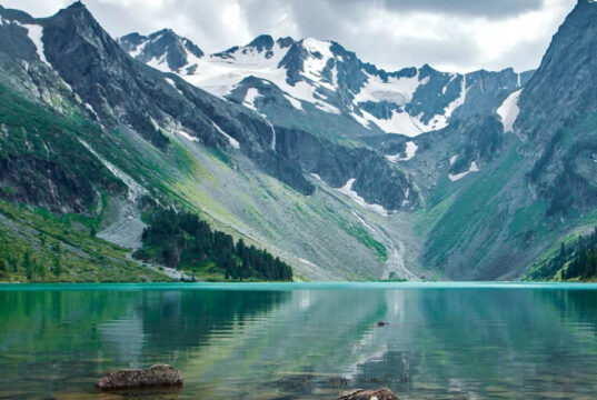 Отдых в горах: куда поехать в России