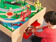 Что можно подарить мальчику на 9 лет: лучшие идеи