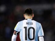 Из какого материала шьют футбольную форму?