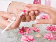 Где найти мастера для маникюра?