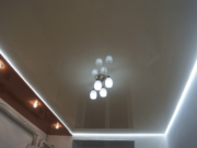 Почему лучше делать натяжные потолки в квартире?