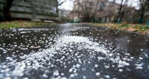 Противогололедные реагенты: состав, преимущества и недостатки