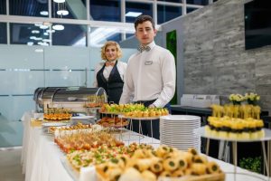 Кейтеринговые услуги от CaterMe: особенности и преимущества