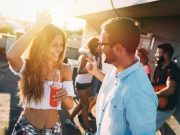 Как парни находят девушек: где отыскать себе подружку