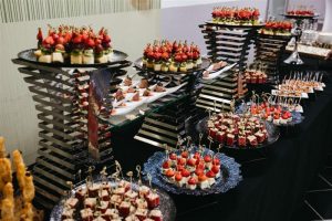 Экстравагантные вечера вкуса: искусство проведения фуршетов в ресторане «Времена Года»