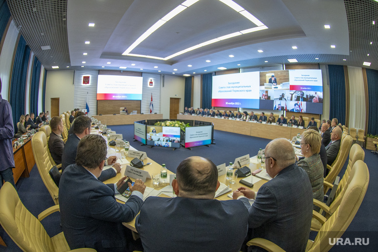 Пермских мэров «принесли в жертву жителям»