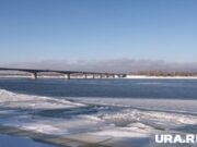 В Перми полицейский спас девушку на Коммунальном мосту