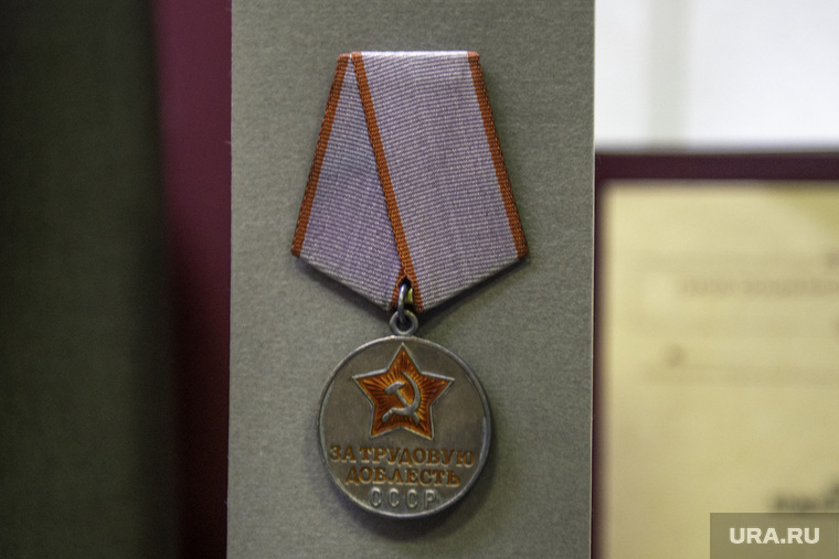 Жили в землянках и замерзали в холодных цехах