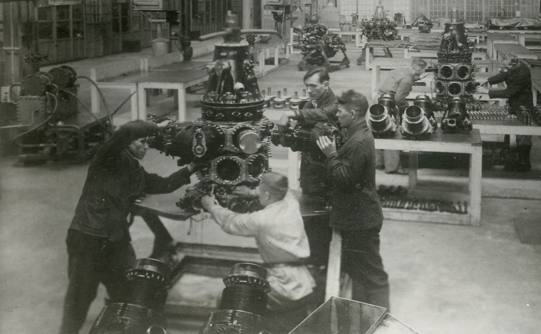 Банка компота — за ударный труд