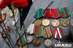 В бараке, без материалов и специалистов