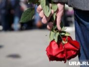 «Приехали из другого региона»: более 100 жителей пришли попрощаться с трагически погибшей пермячкой. Фото