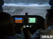Посадили самолет без двигателя: как журналисты URA.RU учились мастерству пилотов. Видео
