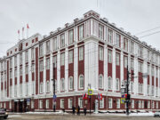 Построили ротонды, завезли деликатесы и познакомили с роботом