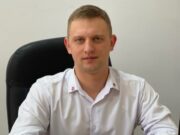 «Коллеги мне не доверяли»: как зумер прошел путь от уборщика до руководителя в банке