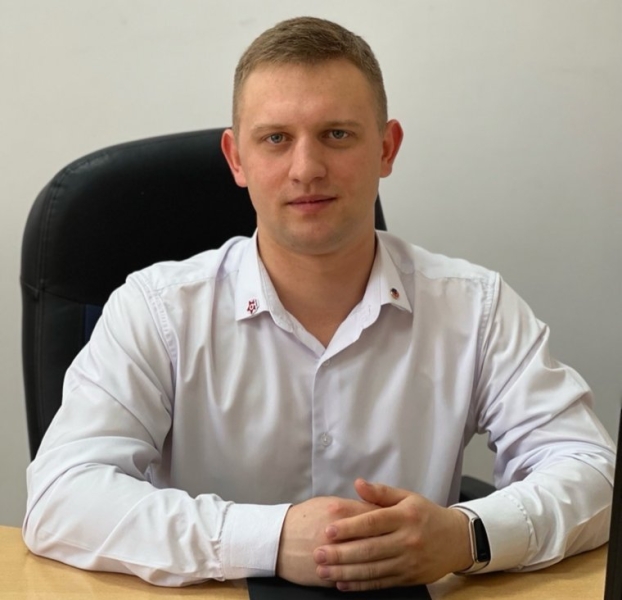 «Коллеги мне не доверяли»: как зумер прошел путь от уборщика до руководителя в банке