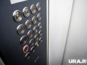 Опасные лифты, рухнувший потолок: что происходит в бывшем долгострое на Карпинского в Перми. Фото, видео