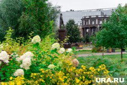 С артиллерийскими пушками, вечной зеленью и пэчворком: как обновили скверы к 300-летию Перми. Фоторепортаж